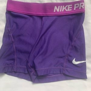 Nike pros girls shorts slightly used good quality